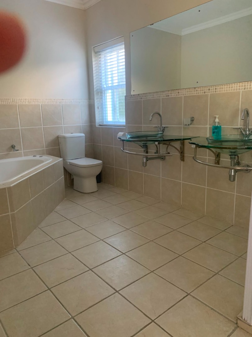 4 Bedroom Property for Sale in Goose Valley Western Cape